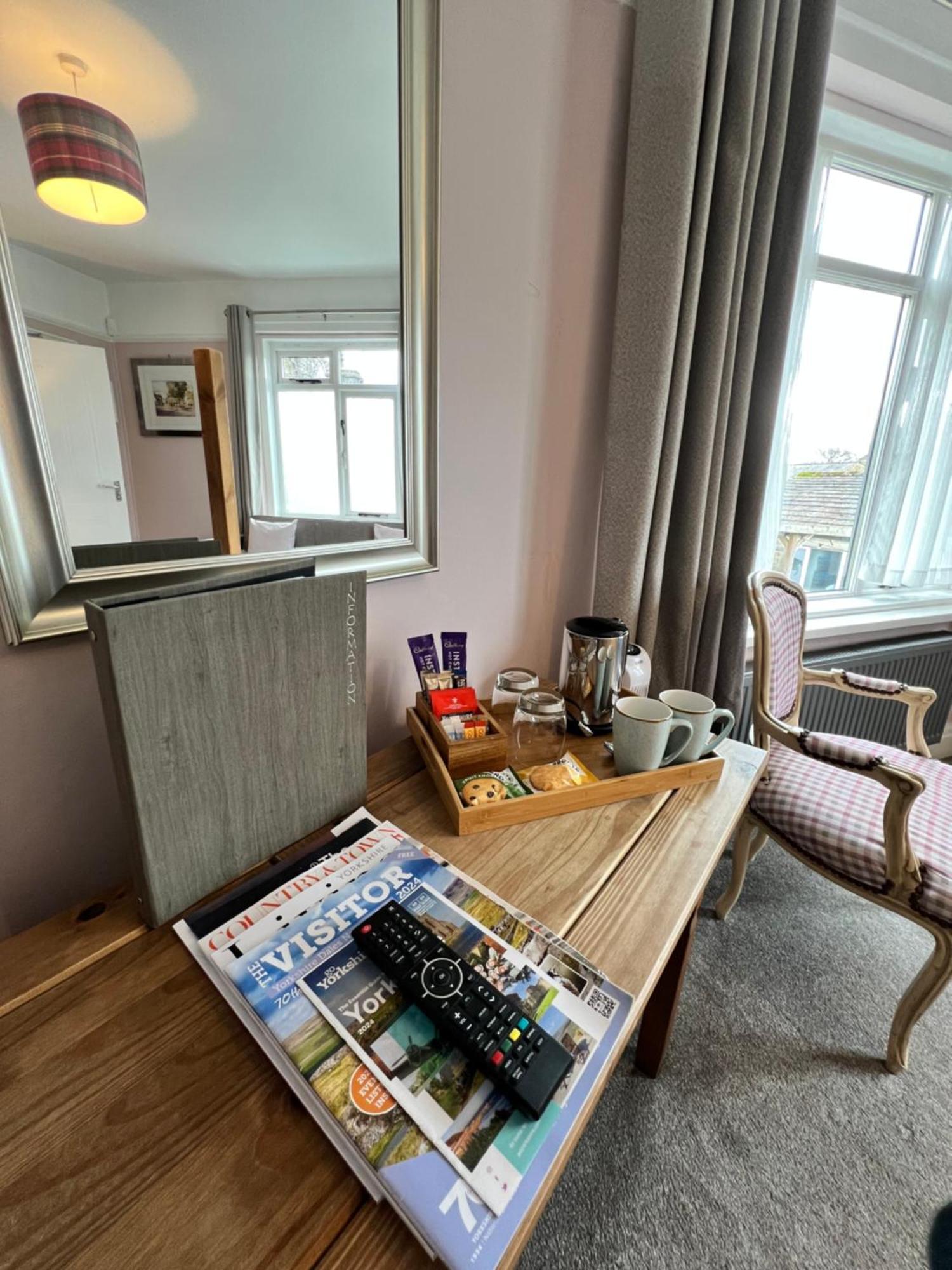 Devonshire Arms Inn Cracoe Екстериор снимка